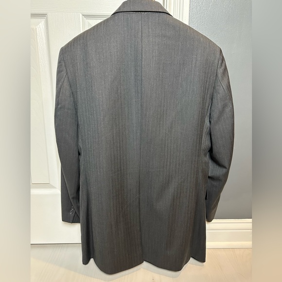 Grey suit. 41Reg 35 waist. Pants have cuffs - Picture 5 of 5